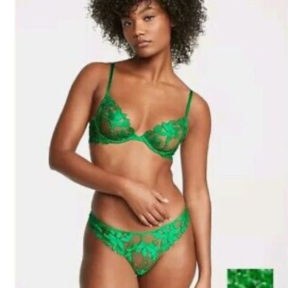 Victoria's Secret Green Lace Underwire Bra with Scalloped Trim